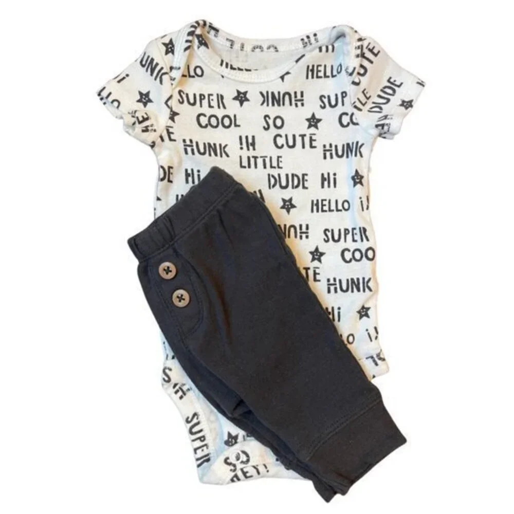 Carter's Newborn Outfit - Size NB